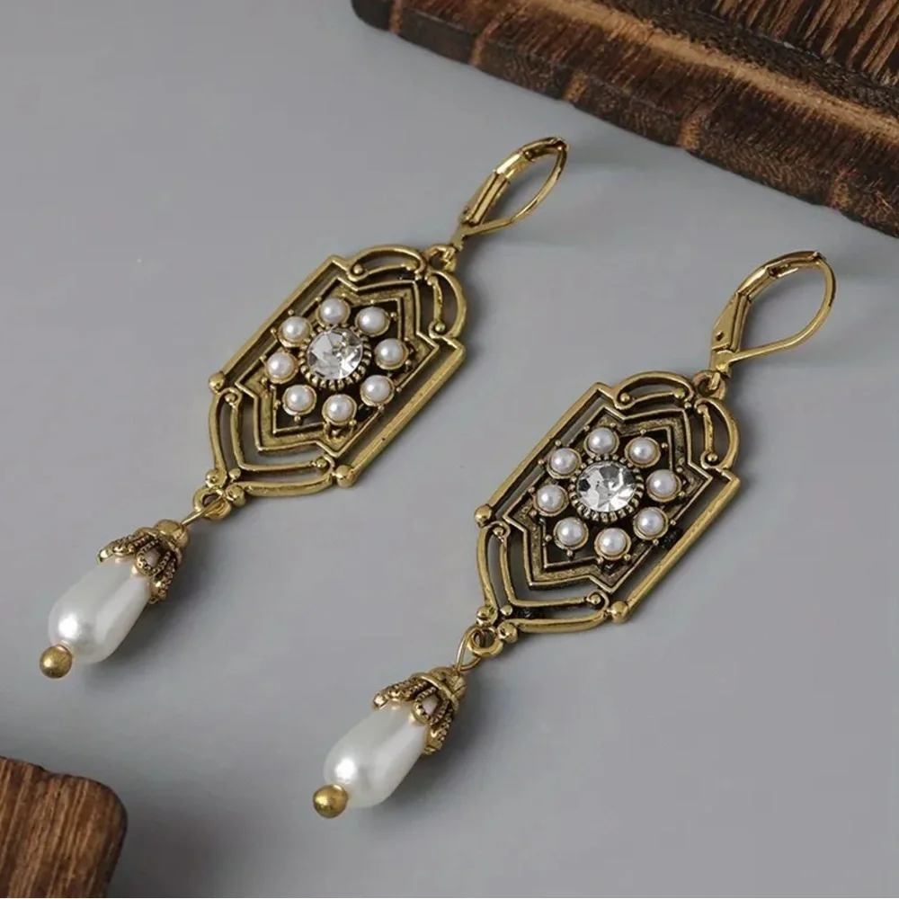 - 💋Vintage Style Antique Gold Floral drop dangle earrings